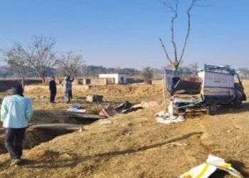 Gumla News: NH-23 पर मौत का तांडव, पिकअप में हाईवा ने मारा जोरदार टक्कर, चार की दर्दनाक मौत