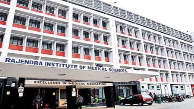 RIMS ट्रॉमा सेंटर में युवक की मौत के बाद हंगामा, परिजनों ने लगाया इलाज में लापरवाही का आरोप