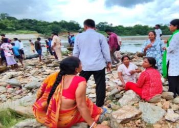 आसंगी चेक डैम के पास बड़ा हादसा-खरकई नदी में डूबने से छात्र की मौत, दूसरा लापता