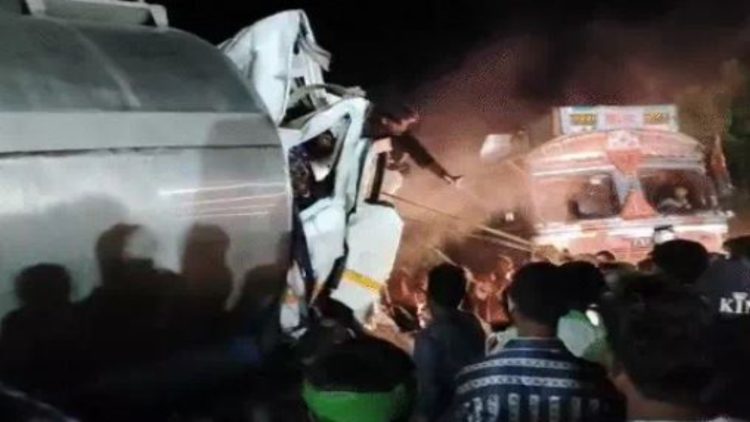 कोडरमा घाटी में ट्रेलर और टैंकर की भयंकर टक्कर-खलासी की दर्दनाक, मौत कई घायल