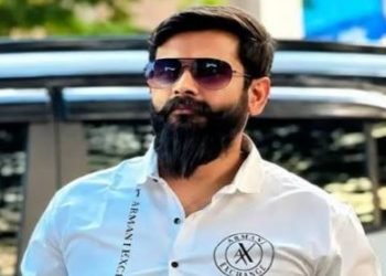 करणी सेना नेता हिमांशु सिंह हत्याकांड में फरार आरोपी ने थाने के समक्ष किया सरेंडर