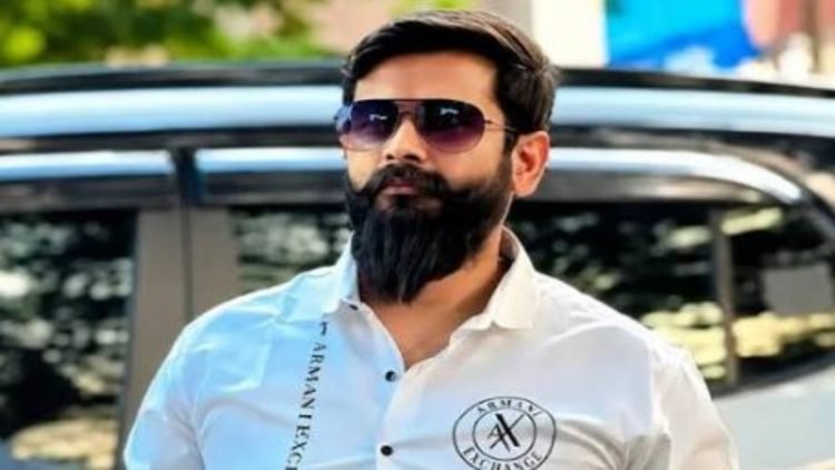 करणी सेना नेता हिमांशु सिंह हत्याकांड में फरार आरोपी ने थाने के समक्ष किया सरेंडर