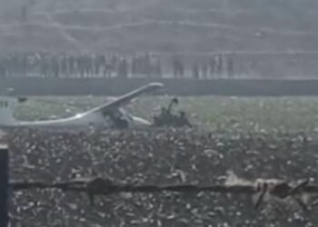 Big Breaking : प्रयागराज में अफरातफरी, सेना का विमान तालाब में गिरा