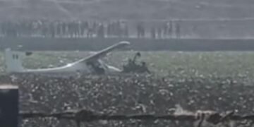 Big Breaking : प्रयागराज में अफरातफरी, सेना का विमान तालाब में गिरा