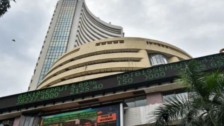 Share Market: शेयर बाजार में गिरावट, सेंसेक्स 200 अंक तक फिसला-TCS और टाटा स्टील में तेजी 1 Share Market: शेयर बाजार में गिरावट, सेंसेक्स 200 अंक तक फिसला-TCS और टाटा स्टील में तेजी