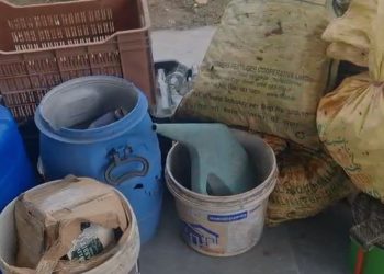 बरवाअड्डा के जंगल में चल रही थी नकली विदेशी शराब की फैक्टरी, भारी मात्रा में शराब व निर्माण सामग्री जब्त