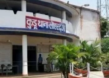 Jharkhand News: लोहरदगा में बिगड़ा माहौल! सरस्वती पूजा के विसर्जन के दौरान दो पक्ष आपस में भिड़े