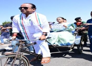 Jharkhand Assembly: तेल की भारी किल्लत! रिक्शे में सवार होकर ऐसे विधानसभा पहुंचे मंत्री शिल्पी और इरफान