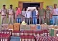 Chatra News: ब्रांडेड बोतल में भरी थी मौत चतरा में अवैध शराब फैक्ट्री की भंडाफोड़, तीन तस्कर गिरफ्तार