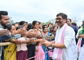 मजदूरी नहीं, सम्मान चाहिए-CM Hemant Soren ने चाय बगान में भरी हुंकार