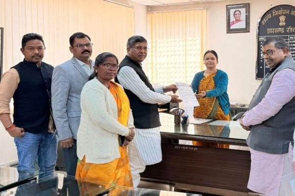 Jharkhand Politics: ‘बैलेट पेपर’ के दौर में ‘बूथ कैप्चरिंग’ का डर, भाजपा पहुंची चुनाव आयोग के द्वार