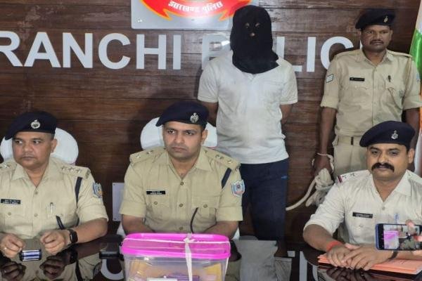 Breaking News: रांची में 'अग्निवीर' भर्ती फर्जीवाड़े का भंडाफोड़-मिलिट्री इंटेलिजेंस की सूचना पर शातिर ठग गिरफ्तार