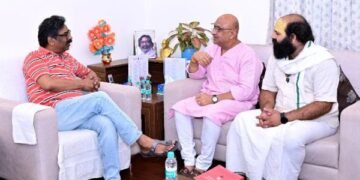 CM Hemant Soren से श्री राम जानकी तपोवन मंदिर रांची के सदस्यों ने की मुलाकात