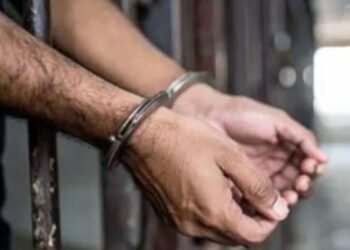 Koderma News: सावधान! ट्रेनों में 'धक्का मार' गैंग सक्रिय, कोडरमा से अंतर्राज्यीय चोर गिरोह का पर्दाफाश