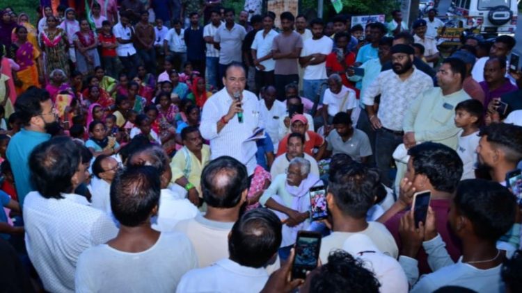 जामताड़ा में कांग्रेस का मार्च और सत्याग्रह, भाजपा पर संविधान और दलित समाज का अपमान करने का आरोप