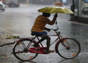 Jharkhand Weather Today: रांची समेत इन जिलों में बारिश की आशंका, तेज हवा-वज्रपात के आसार 4 Jharkhand Weather Today: रांची समेत इन जिलों में बारिश की आशंका, तेज हवा-वज्रपात के आसार