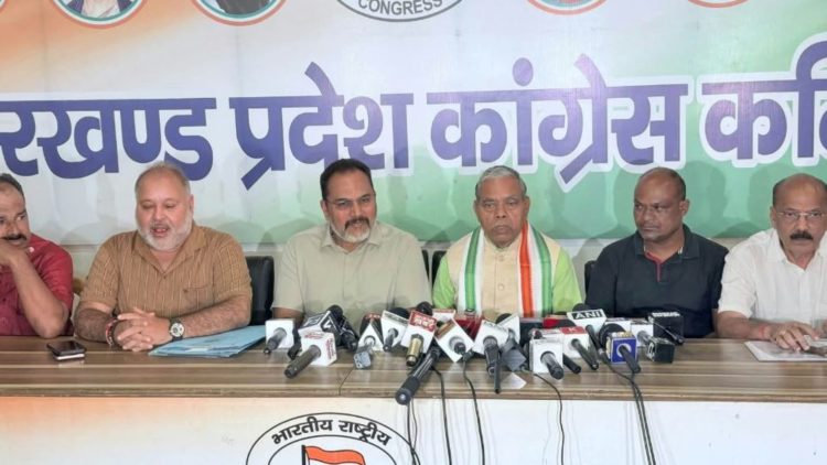 जमशेदपुर गोलीबारी पर कांग्रेस का पलटवार, राकेश सिन्हा ने बाबूलाल मरांडी से मांगे आरोपों के प्रमाण 1 जमशेदपुर गोलीबारी पर कांग्रेस का पलटवार, राकेश सिन्हा ने बाबूलाल मरांडी से मांगे आरोपों के प्रमाण