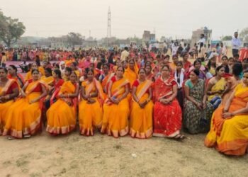 Jharkhand News: चटकपुर में उमड़ा श्रद्धा का सैलाब: विराट हिंदू सम्मेलन में गूंजा सामाजिक समरसता का मंत्र