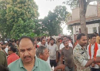 बिरनी में 12वीं की छात्रा की दर्दनाक मौत, दो घंटे तक जाम रहा कोवाडा-कोडरमा मार्ग