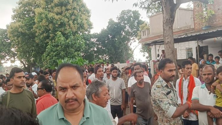 बिरनी में 12वीं की छात्रा की दर्दनाक मौत, दो घंटे तक जाम रहा कोवाडा-कोडरमा मार्ग
