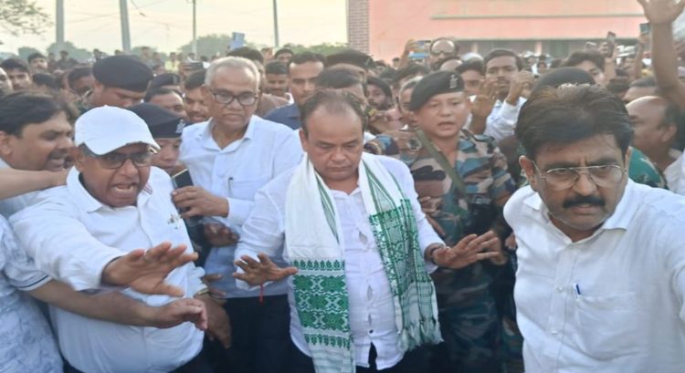 छाताबाद भू-धंसान स्थल पर पहुंचे स्वास्थ्य मंत्री इरफान अंसारी, BCCL पर लगाया बड़ा आरोप