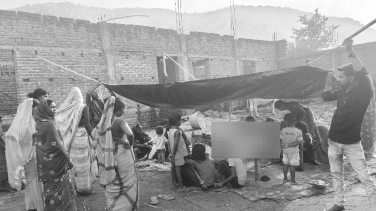 गावां में जंगली बिरनी का आतंक-15 दिनों में तीन मौतें, 150 से अधिक घायल 1 गावां में जंगली बिरनी का आतंक-15 दिनों में तीन मौतें, 150 से अधिक घायल