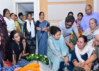 भावुक हुए सीएम हेमंत सोरेन-मंत्री दीपिका पांडेय सिंह की बेटी तृषा को दी श्रद्धांजलि 3 भावुक हुए सीएम हेमंत सोरेन-मंत्री दीपिका पांडेय सिंह की बेटी तृषा को दी श्रद्धांजलि