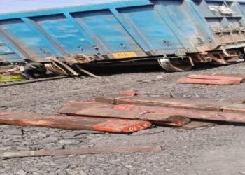 Jharkhand News: लातेहार में रेल हादसा: मालगाड़ी की 5 बोगियां बेपटरी, गार्ड घायल