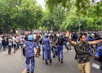 SCBA upset over detention of lawyers during CJP protest in Delhi; seeks intervention from CJI Surya Kant.