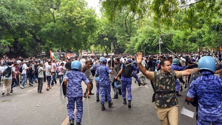 SCBA upset over detention of lawyers during CJP protest in Delhi; seeks intervention from CJI Surya Kant.