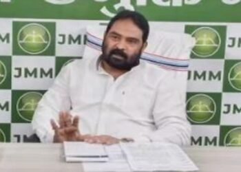 Jharkhand Politics: जेएमएम का पलटवार: भाजपा को दावोस की समझ नहीं, ‘व्हाइट बैज’ झारखंड का सम्मान है