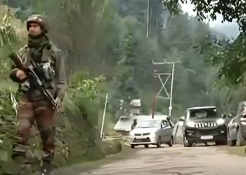 Breaking News: कुपवाड़ा में LoC के पास मुठभेड़, सुरक्षाबलों ने दो आतंकियों को मार गिराया