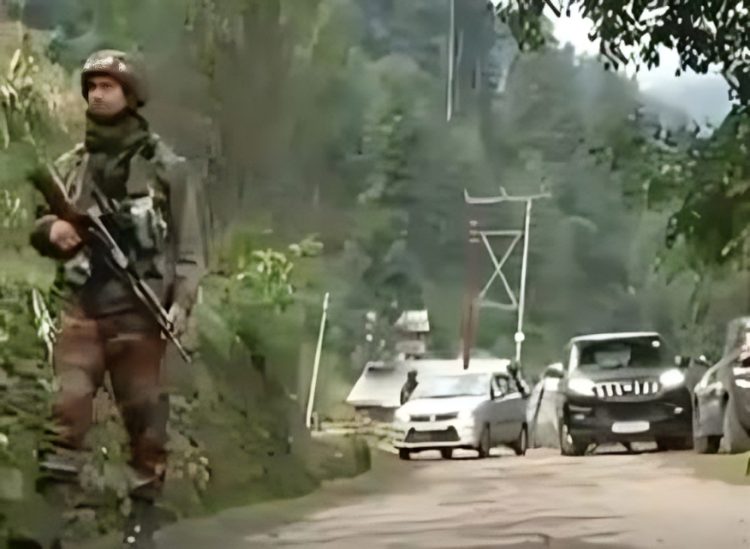 Breaking News: कुपवाड़ा में LoC के पास मुठभेड़, सुरक्षाबलों ने दो आतंकियों को मार गिराया
