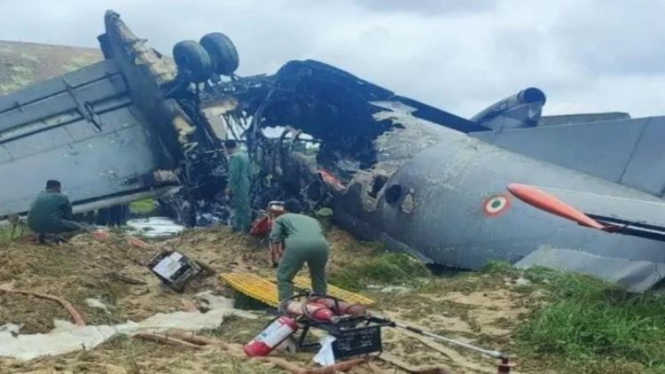 Big Breaking: असम में बड़ा विमान हादसा-सेना का विमान लैंडिंग के दौरान AN-32 क्रैश 1 Big Breaking: असम में बड़ा विमान हादसा-सेना का विमान लैंडिंग के दौरान AN-32 क्रैश