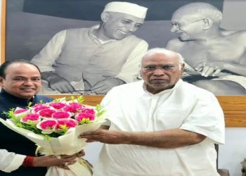 दिल्ली में मल्लिकार्जुन खड़गे से मिले मंत्री इरफान अंसारी, RIMS-2 समेत स्वास्थ्य योजनाओं पर हुई चर्चा