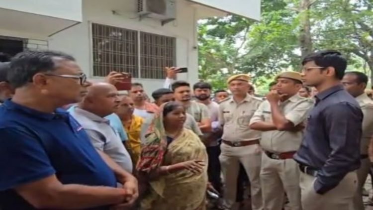 दुमका में विवेक राउत के घर छापेमारी, 25 सदस्यीय टीम ने घर को घेरकर की तलाशी