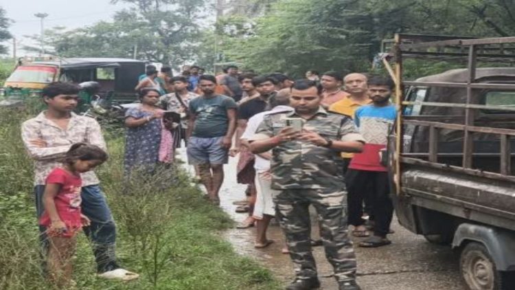 रामगढ़ में युवक की चाकू से गोदकर हत्या, कल से था लापता 1 रामगढ़ में युवक की चाकू से गोदकर हत्या, कल से था लापता