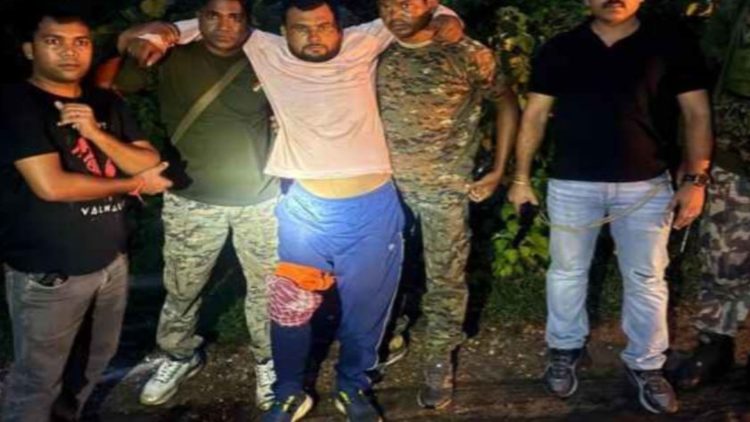 हजारीबाग में गैंगस्टर प्रिंस खान के गुर्गों के बीच पुलिस की मुठभेड़, एक अपराधी घायल 1 हजारीबाग में गैंगस्टर प्रिंस खान के गुर्गों के बीच पुलिस की मुठभेड़, एक अपराधी घायल