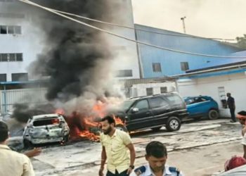 रांची के कोकर में टाटा मोटर्स के वर्कशॉप में लगी भीषण आग, 9 वाहनें जलकर खाक