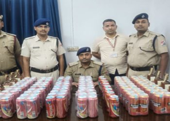 धनबाद रेलवे स्टेशन पर 66.75 लीटर शराब बरामद, तस्कर फरार
