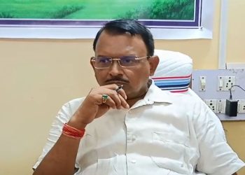 धनबाद CO से व्हाट्सऐप पर मांगे ₹1 करोड़, रकम नहीं देने पर गोली मारने की धमकी; थाने में शिकायत 3 धनबाद CO से व्हाट्सऐप पर मांगे ₹1 करोड़, रकम नहीं देने पर गोली मारने की धमकी; थाने में शिकायत