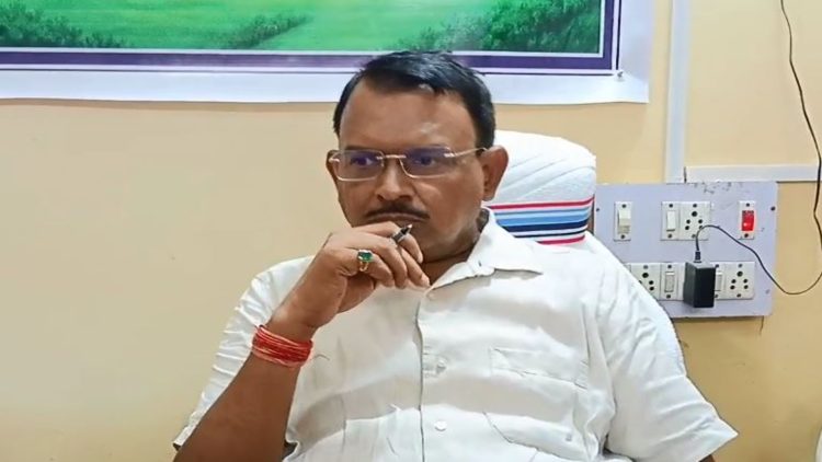 धनबाद CO से व्हाट्सऐप पर मांगे ₹1 करोड़, रकम नहीं देने पर गोली मारने की धमकी; थाने में शिकायत
