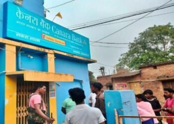 Jharkhand News: बहरागोड़ा में दिनदहा़ड़े डकैती-नकाबपोश अपराधियों ने बैंक में घुसकर लाखों पर किये हाथ साफ