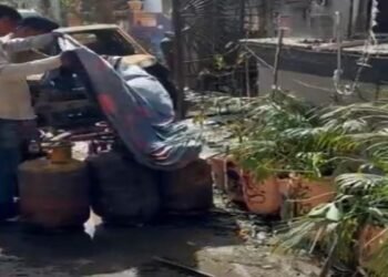 Indore Fire Tragedy: चार्जिंग पर लगी कार बनी काल! घर में लगी भीषण आग-एक ही परिवार के 8 लोगों की दर्दनाक मौत