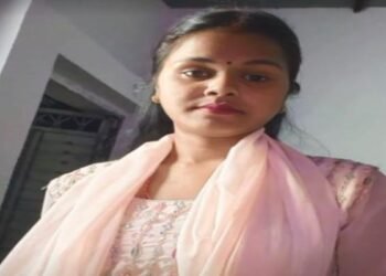 Gumla Suicide: गुमला में सुसाइड मिस्ट्री से सनसनी, महिला ने फांसी के फंदे पर झूलकर की आत्महत्या