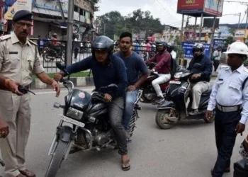 Traffic police strict on ignoring traffic rules, bikes are being seized on pending challans