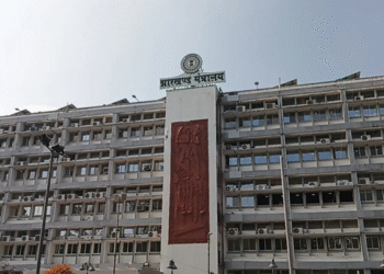 हेमंत सोरेन कैबिनेट की बैठक में 17 बड़े फैसले: शिक्षक नियुक्ति, आयुष्मान योजना, नई शराब नीति और शुल्क विधेयक को मंजूरी