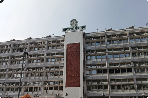 हेमंत सोरेन कैबिनेट की बैठक में 17 बड़े फैसले: शिक्षक नियुक्ति, आयुष्मान योजना, नई शराब नीति और शुल्क विधेयक को मंजूरी