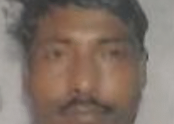 सुरक्षा गार्ड की पत्थर से पीटकर हत्या, थाने के पास मिला खून से सना शव