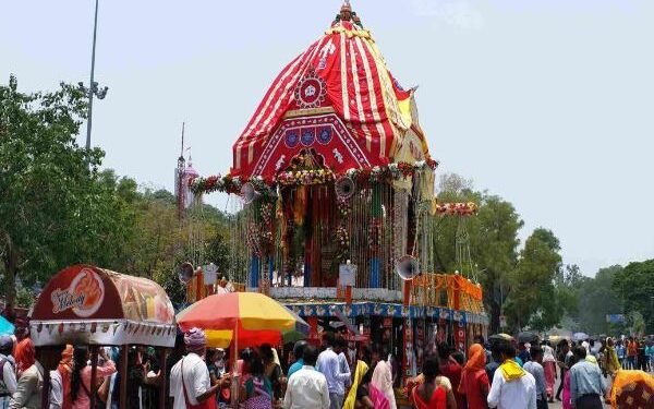 रांची के जगन्नाथ मंदिर से निकली रथ यात्रा की झलक